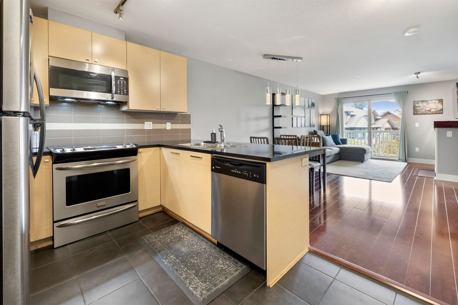 Listing Image 15