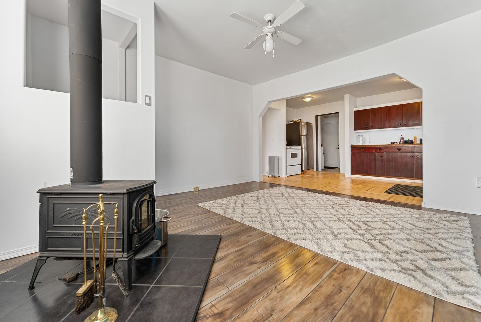 Listing Image 14