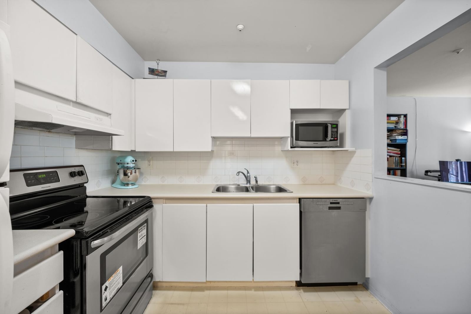 Listing Image 8