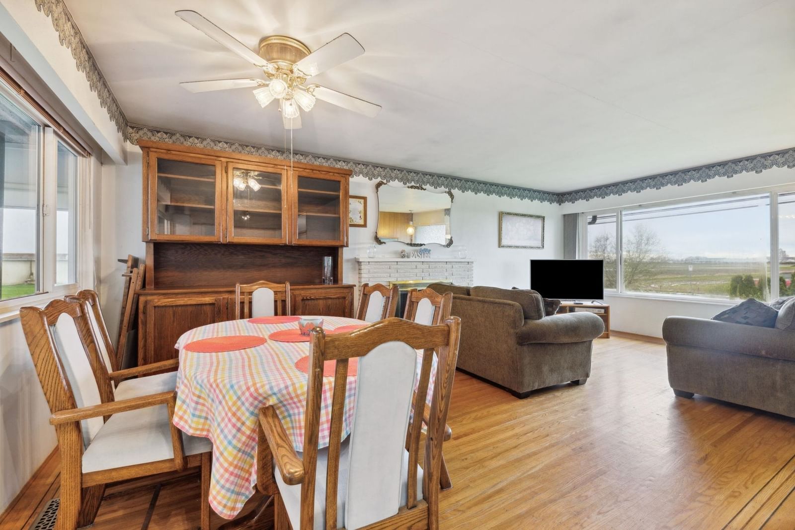 Listing Image 10