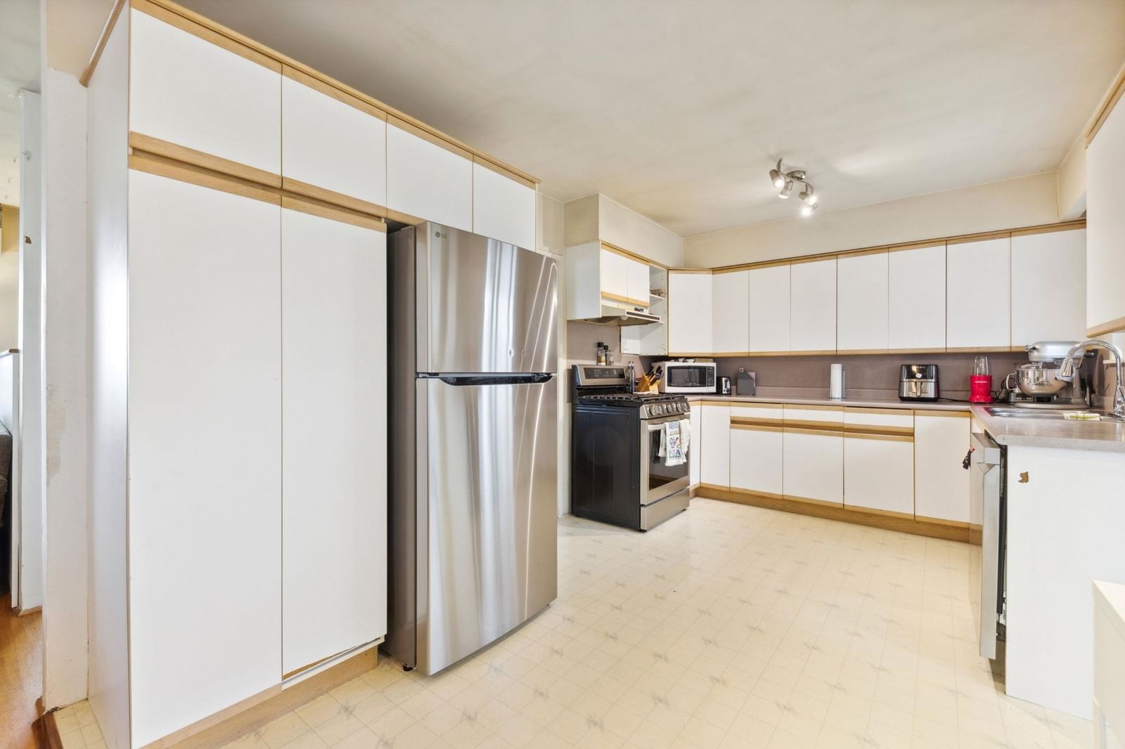 Listing Image 18