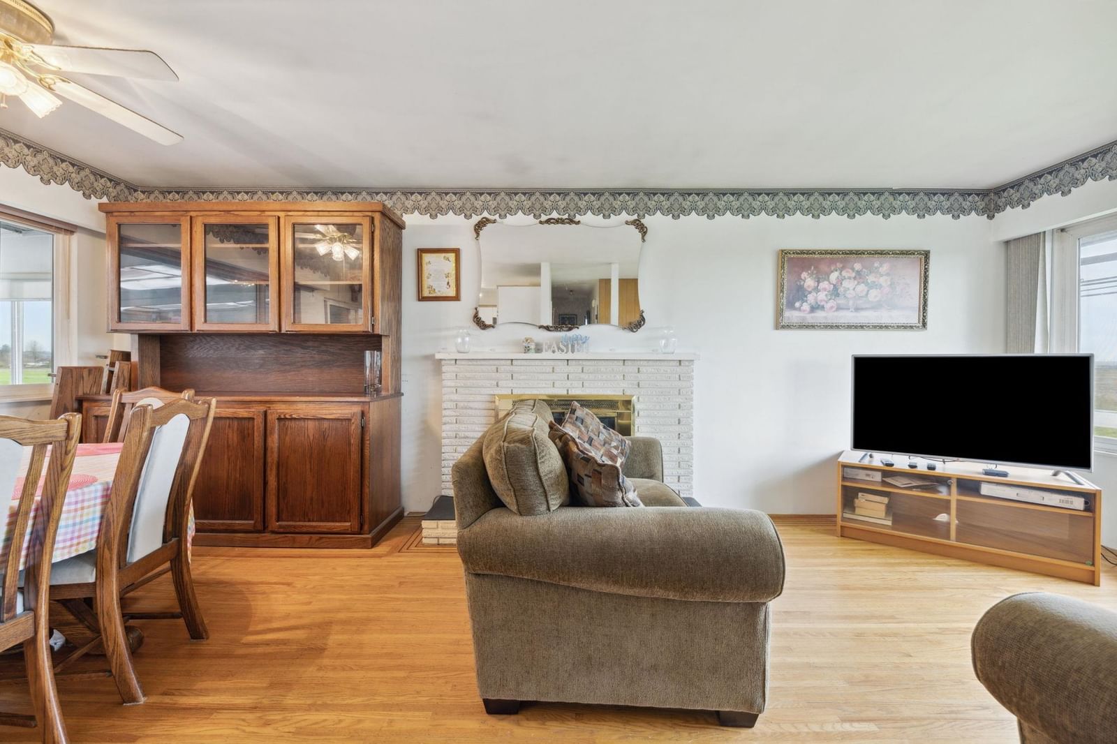 Listing Image 6