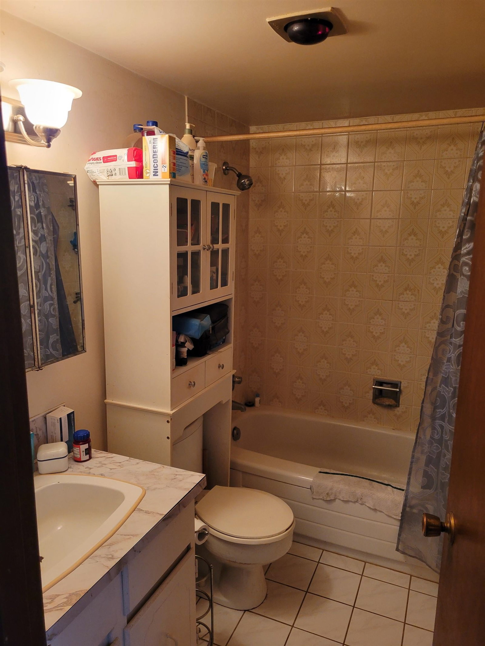 Listing Image 4