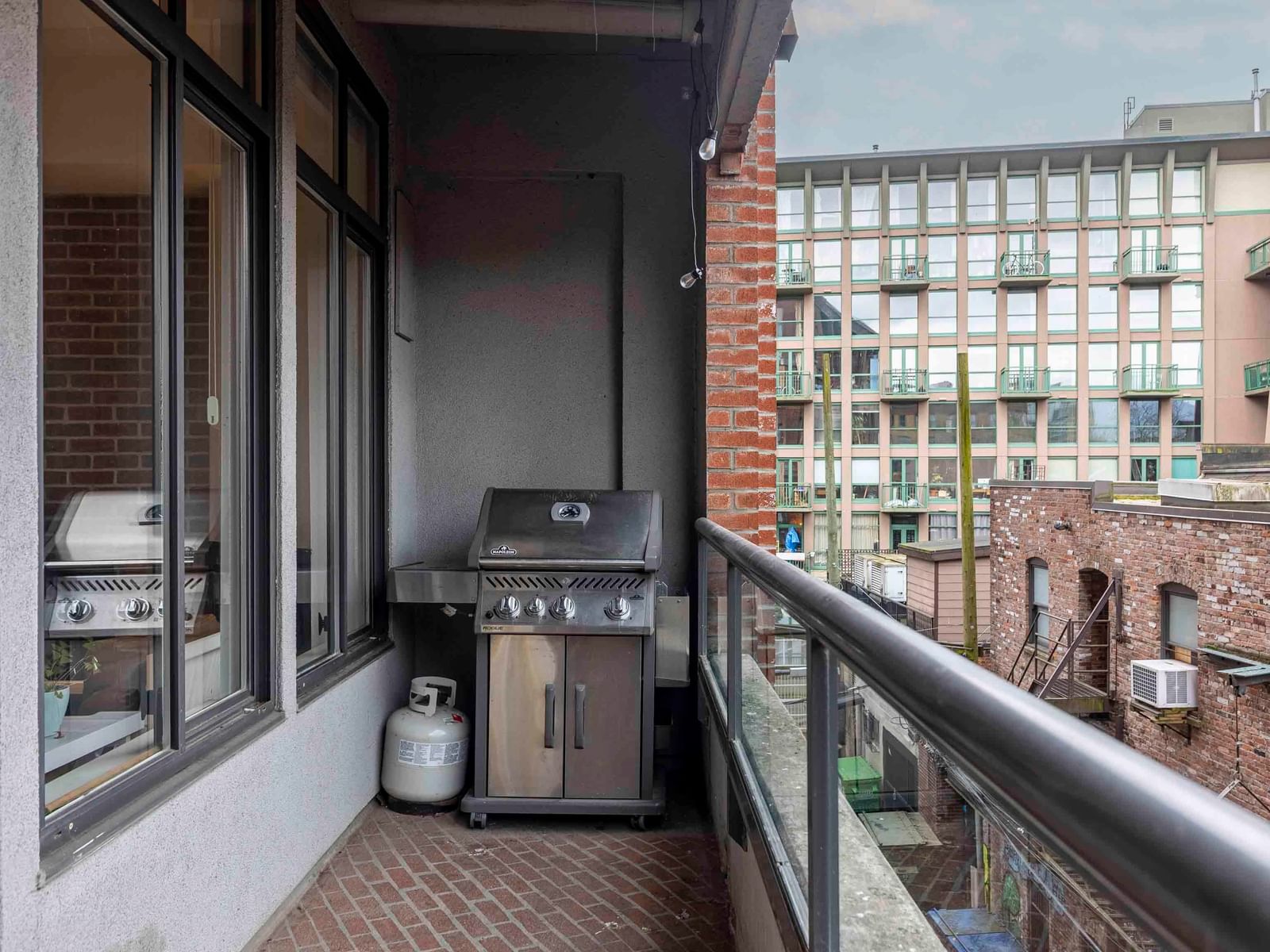 Listing Image 12