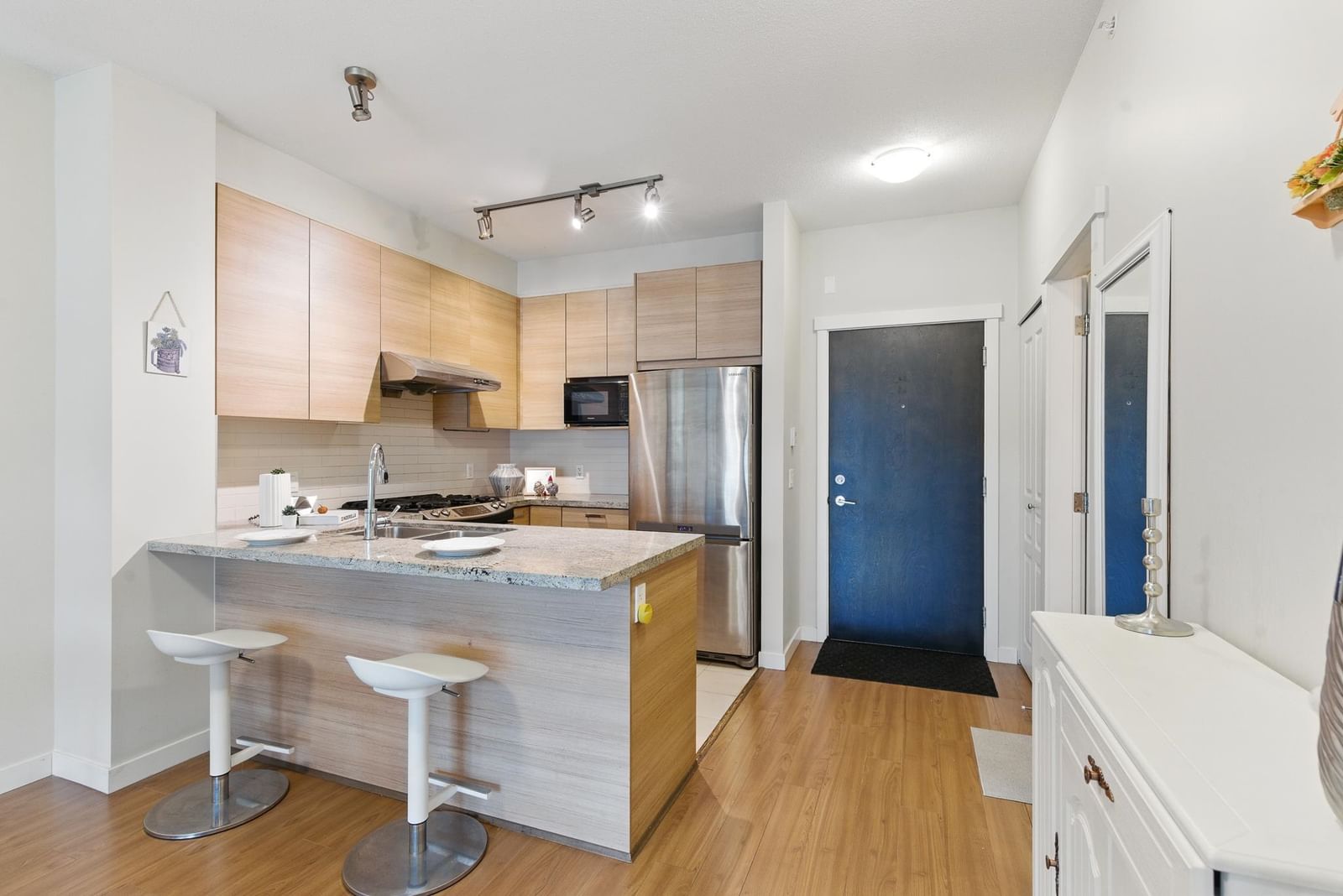 Listing Image 14