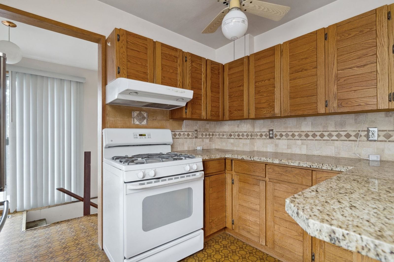 Listing Image 16