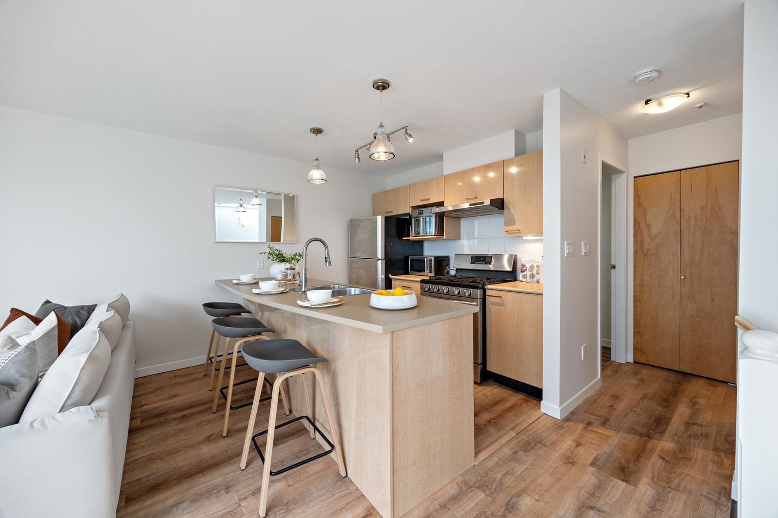 Listing Image 12