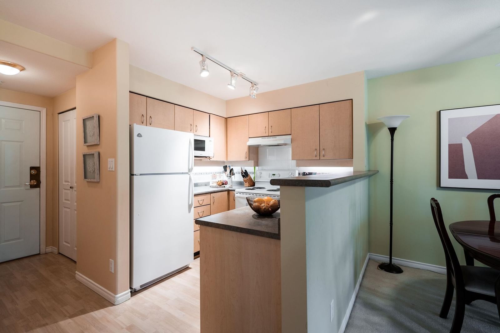 Listing Image 11