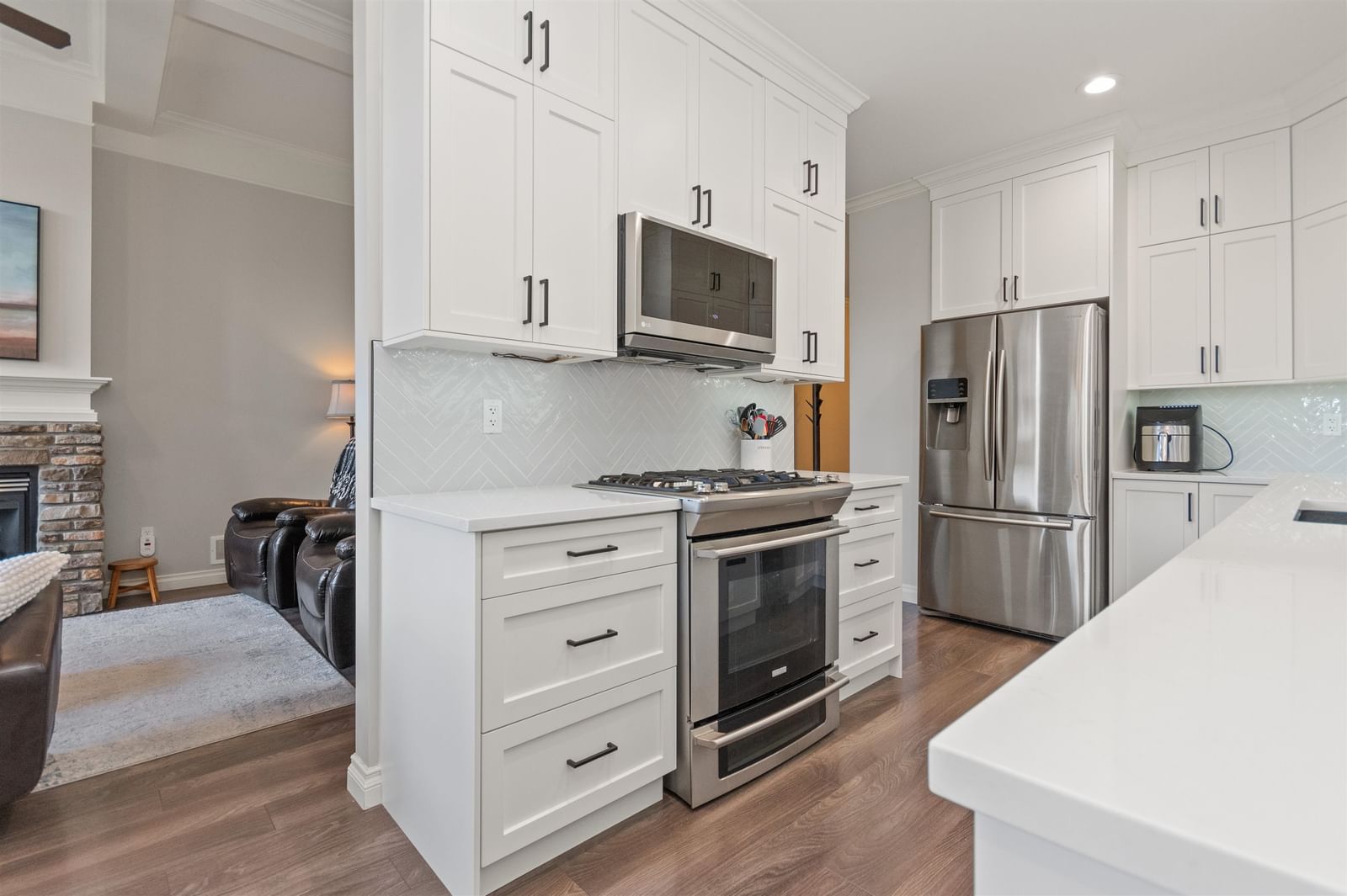 Listing Image 11