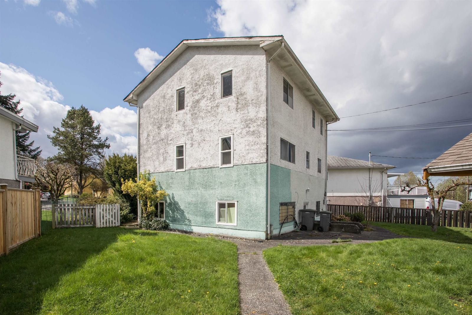 Listing Image 12