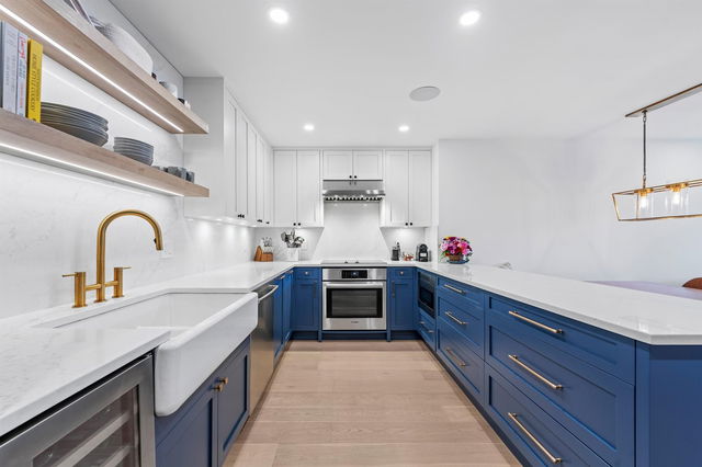 215 - 2121 6th Avenue