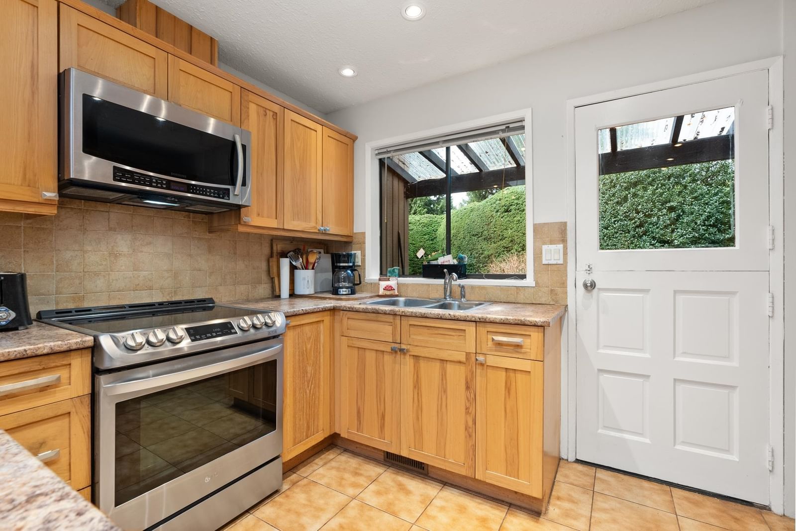 Listing Image 12