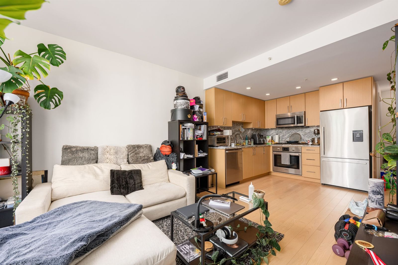 Listing Image 5