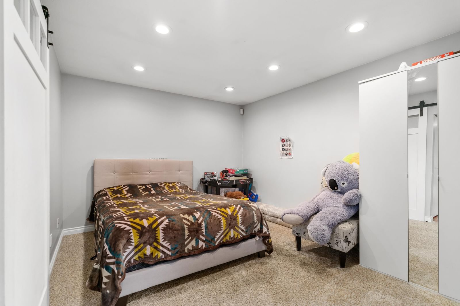 Listing Image 10