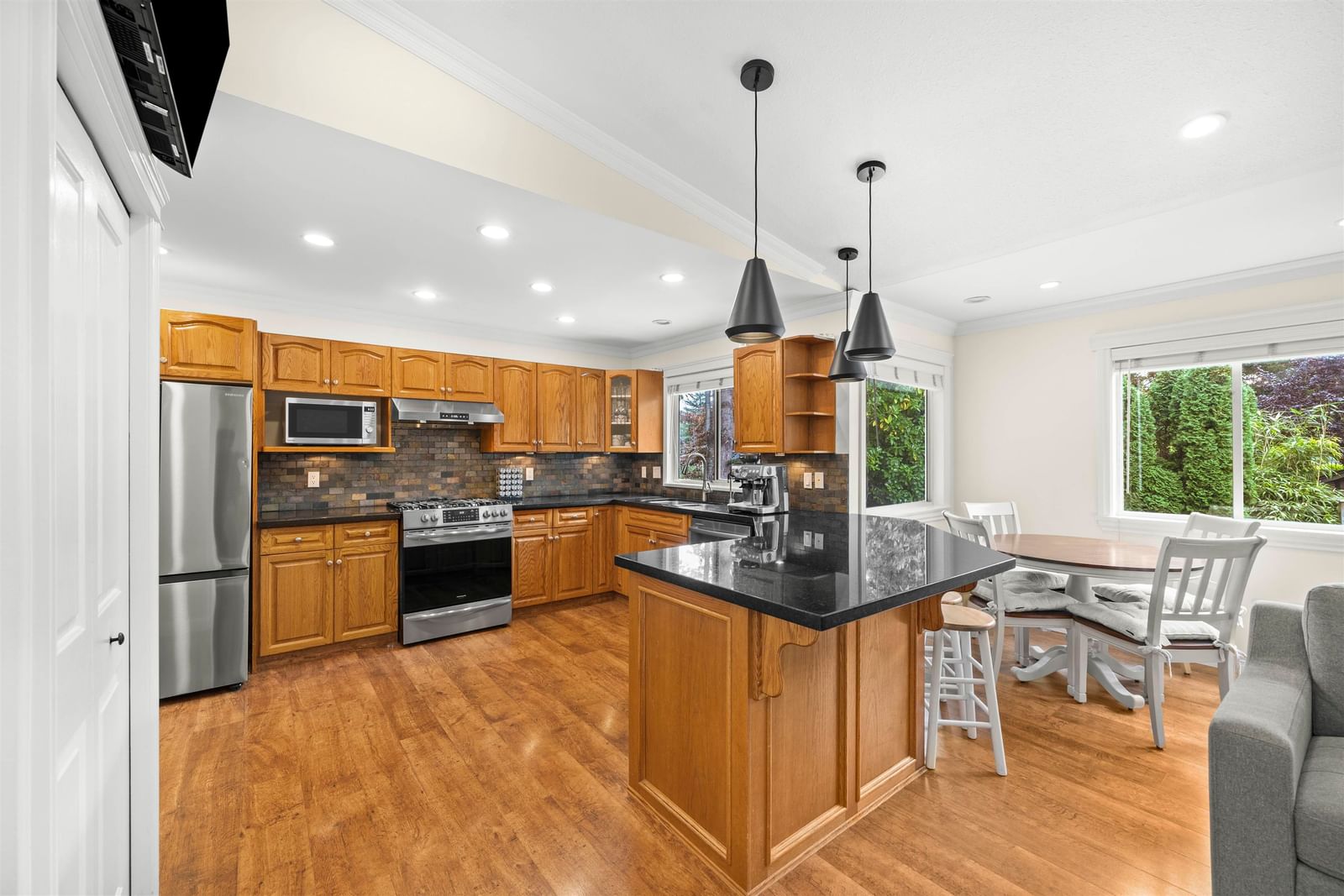 Listing Image 10