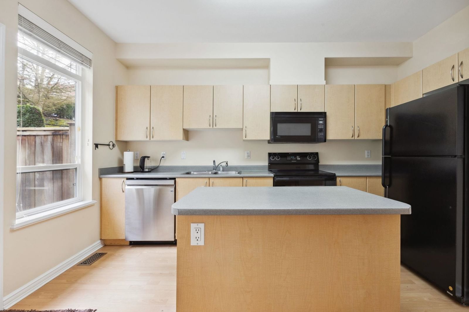 Listing Image 18