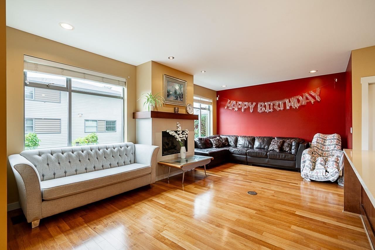 Listing Image 12