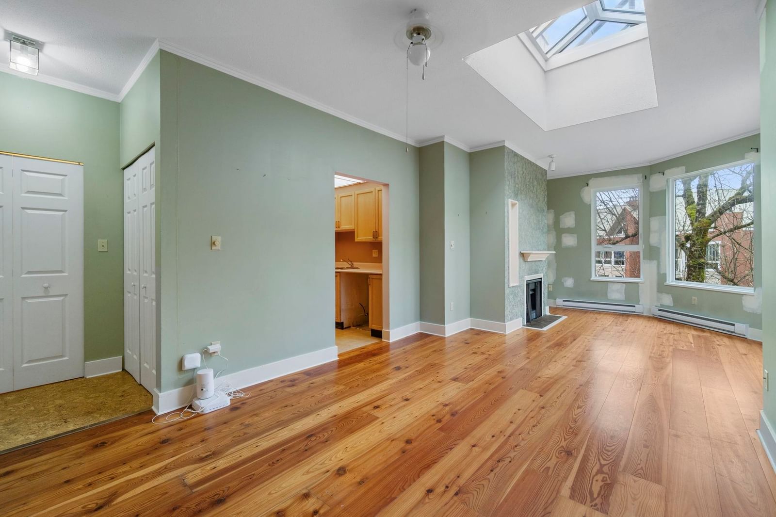 Listing Image 12