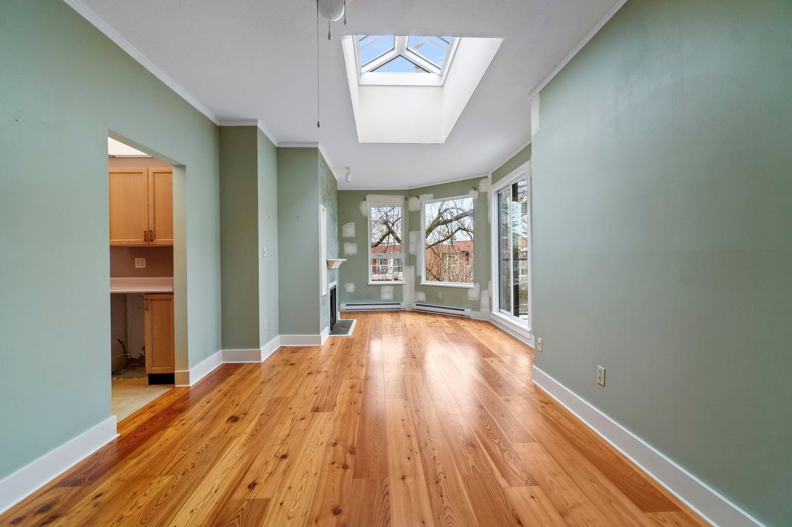 Listing Image 14