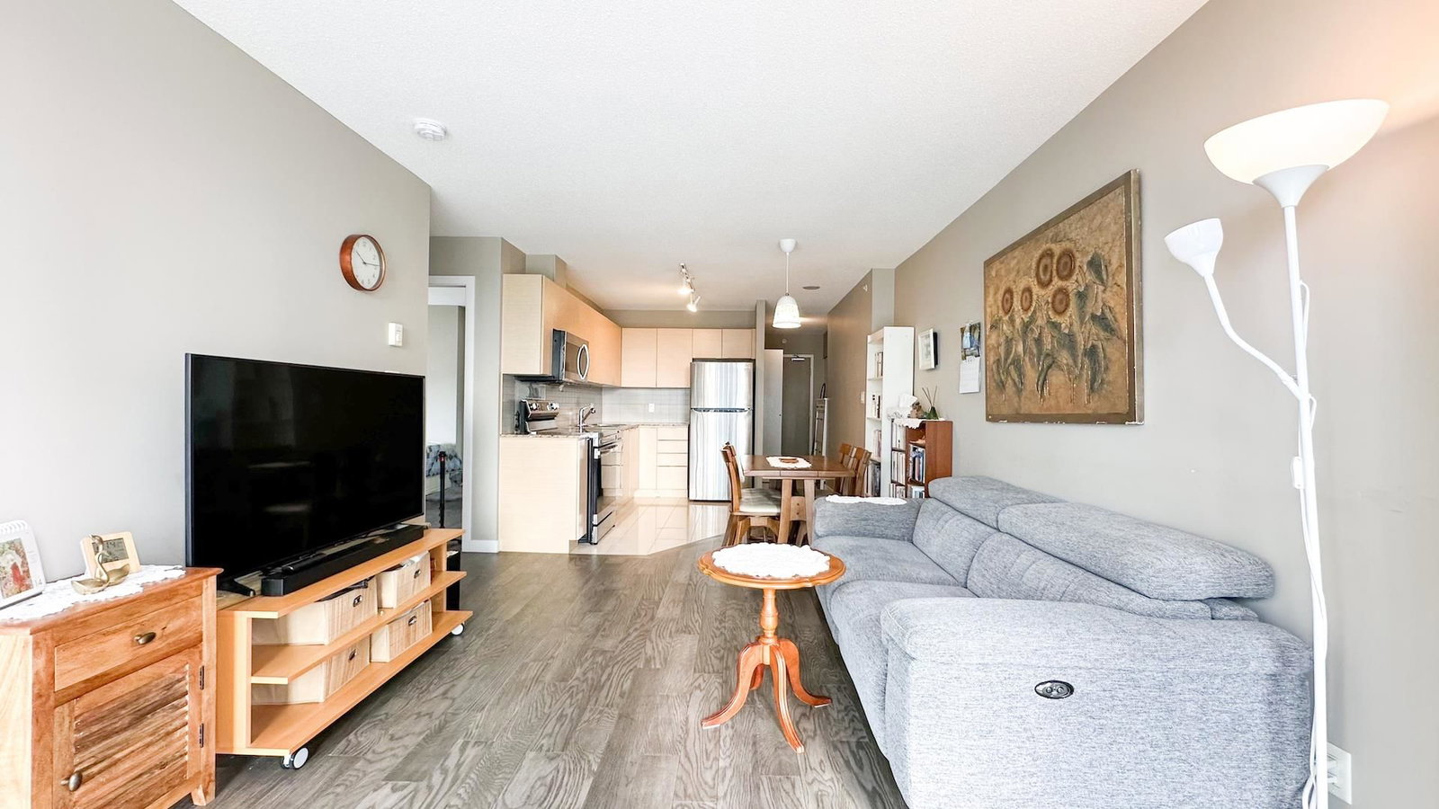 Listing Image 11