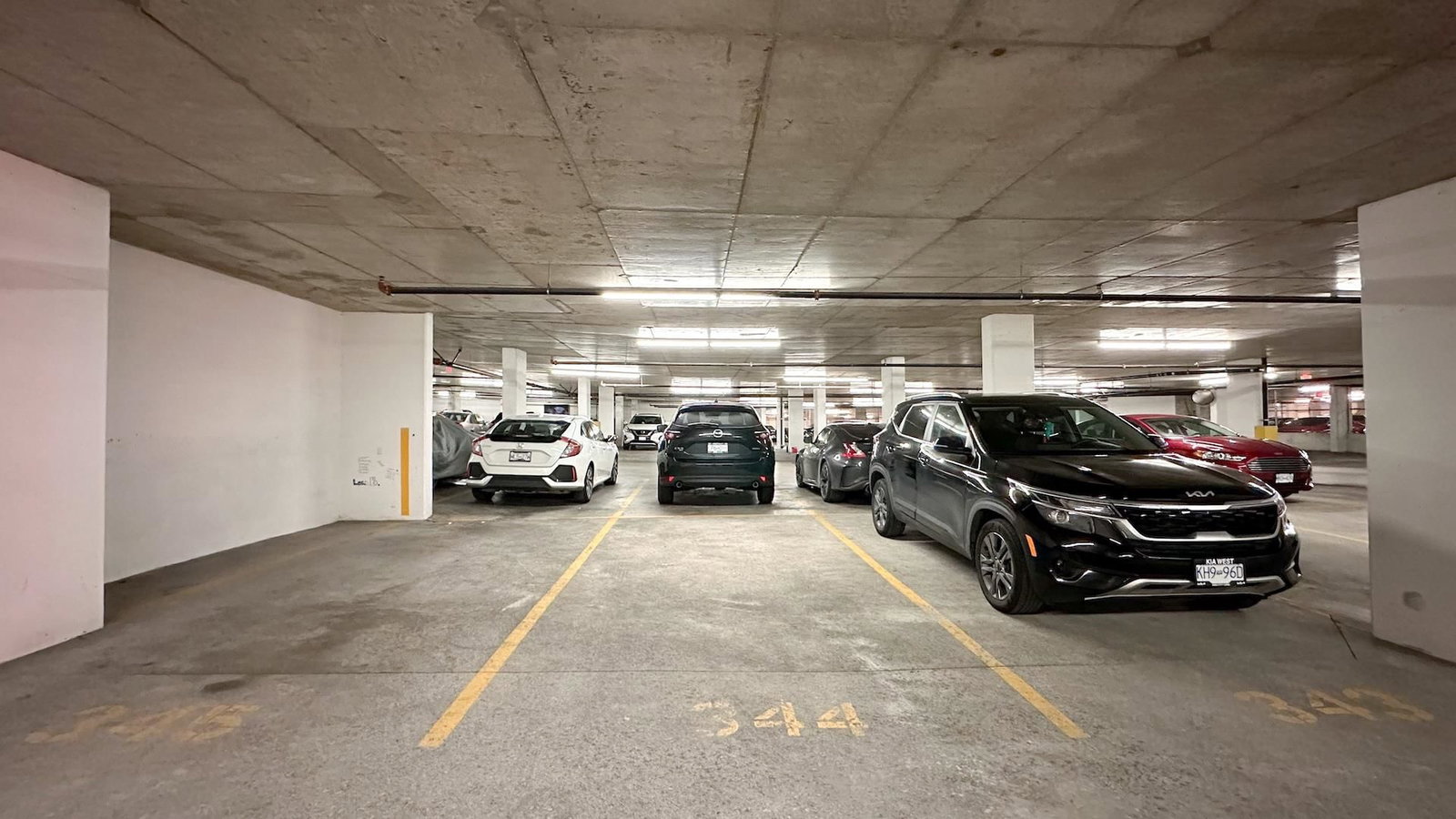 Listing Image 4