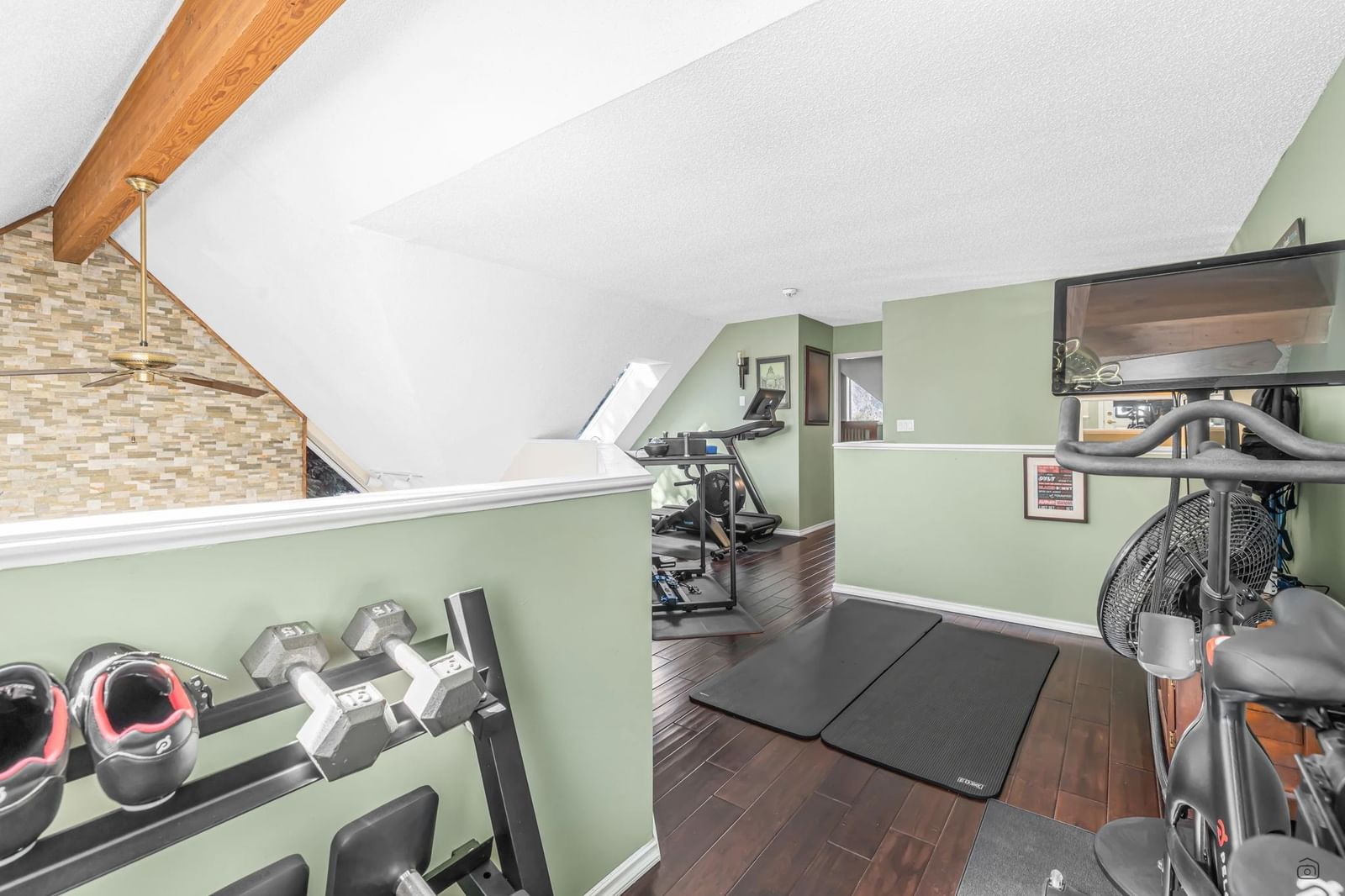Listing Image 12