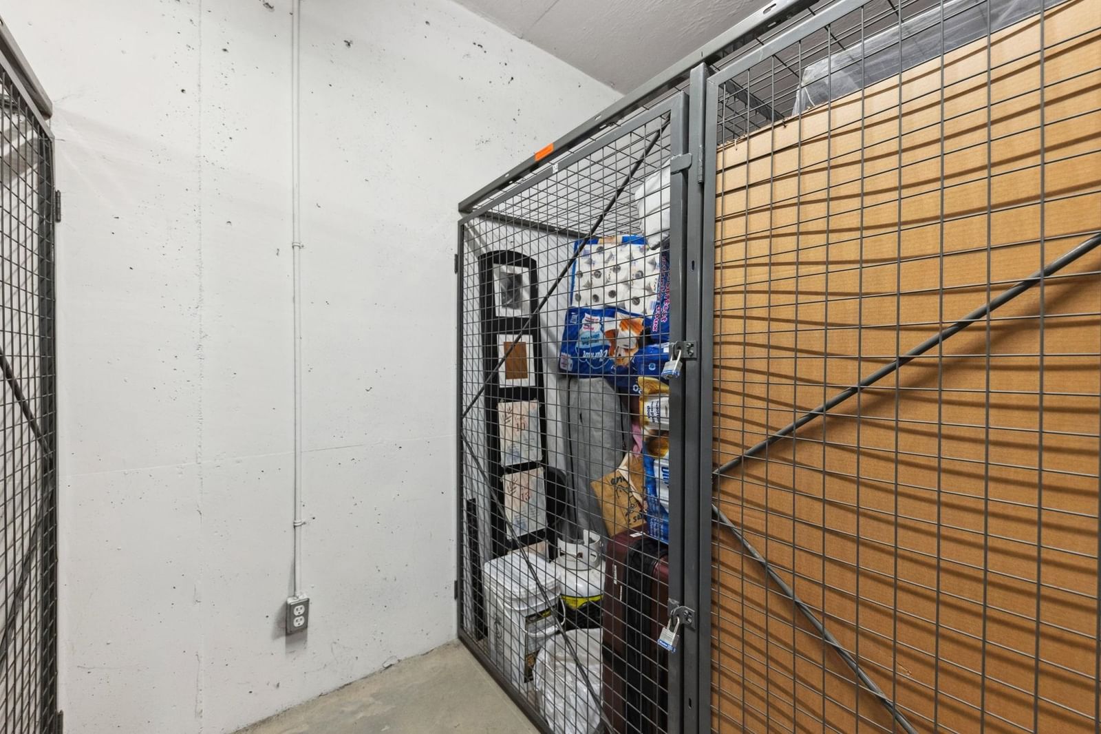 Listing Image 33