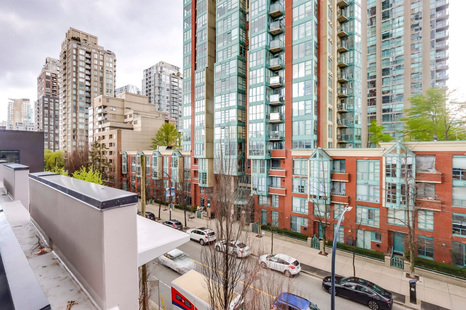 Listing Image 11