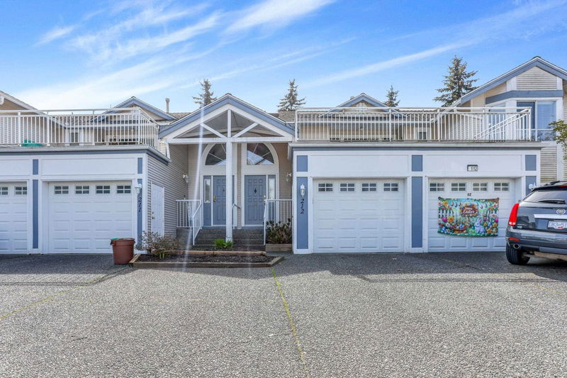 9072 Fleetwood Way Way #212, Surrey, British Columbia