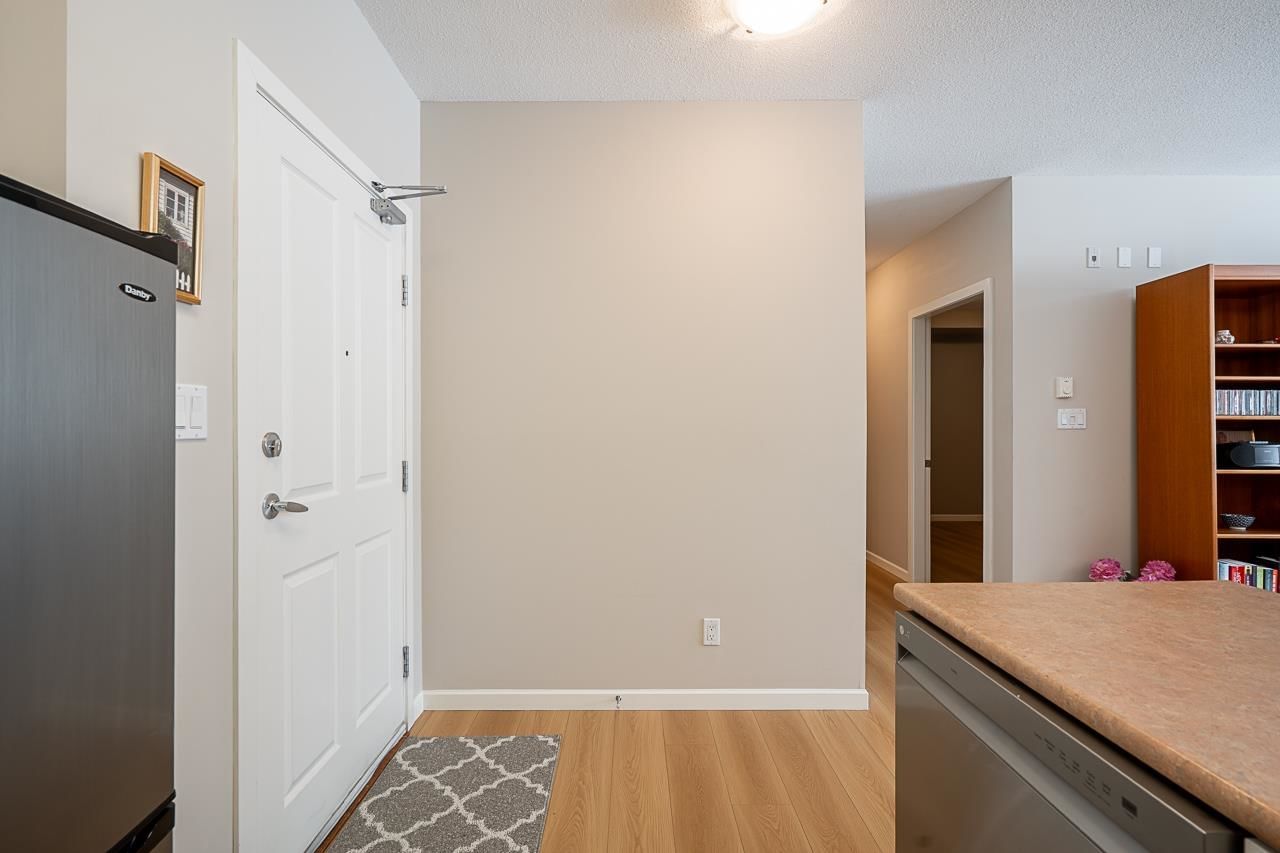 Listing Image 17