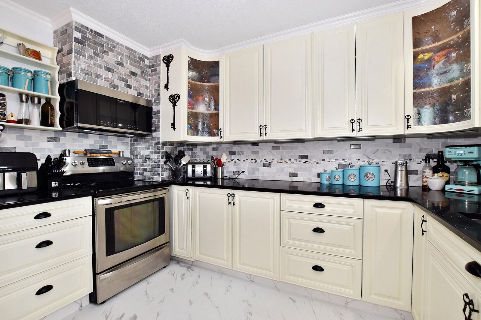 Listing Image 12