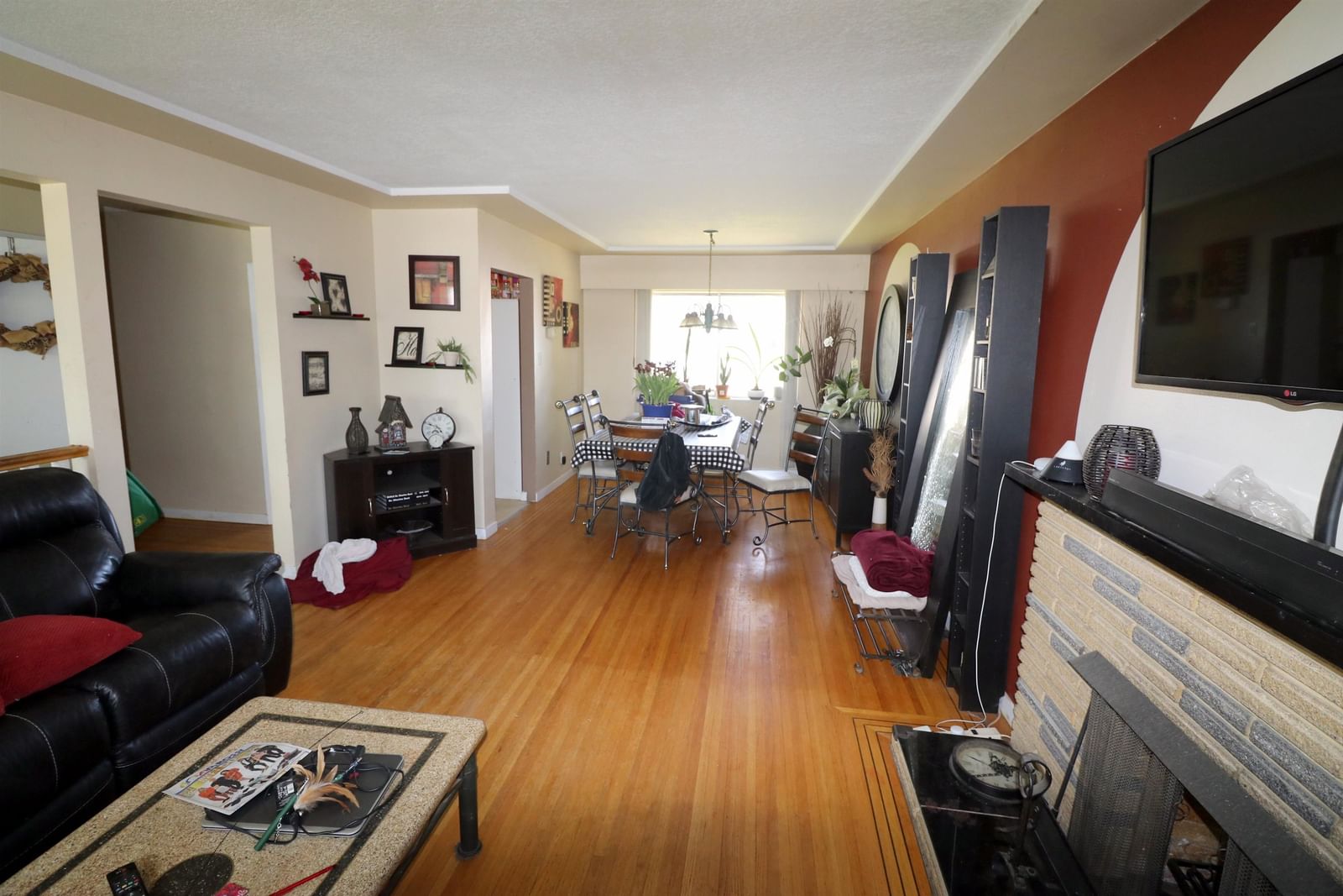 Listing Image 4