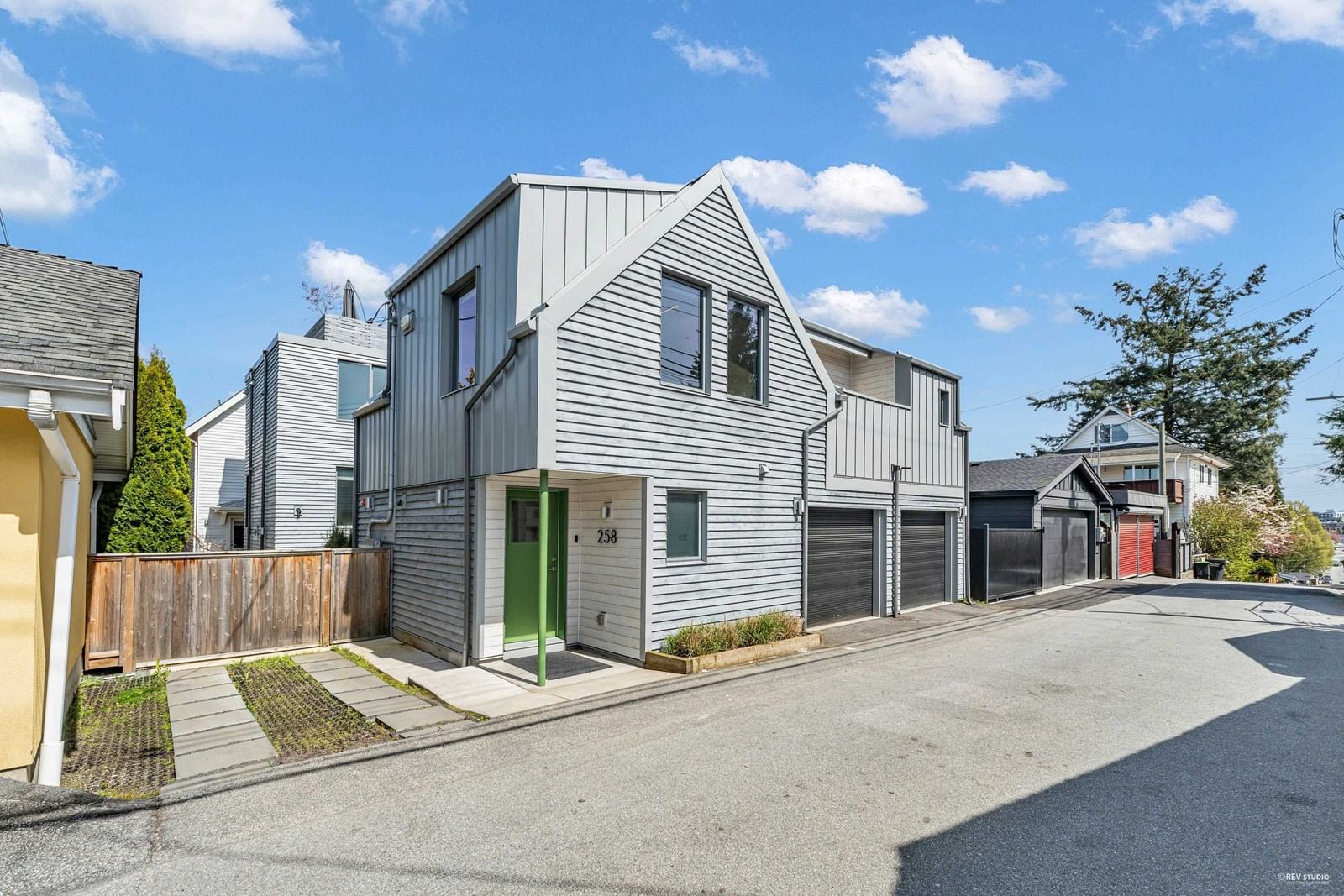Listing Image 12