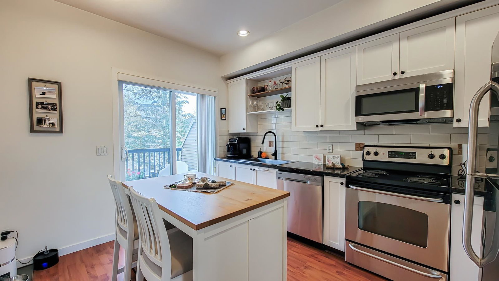 Listing Image 8