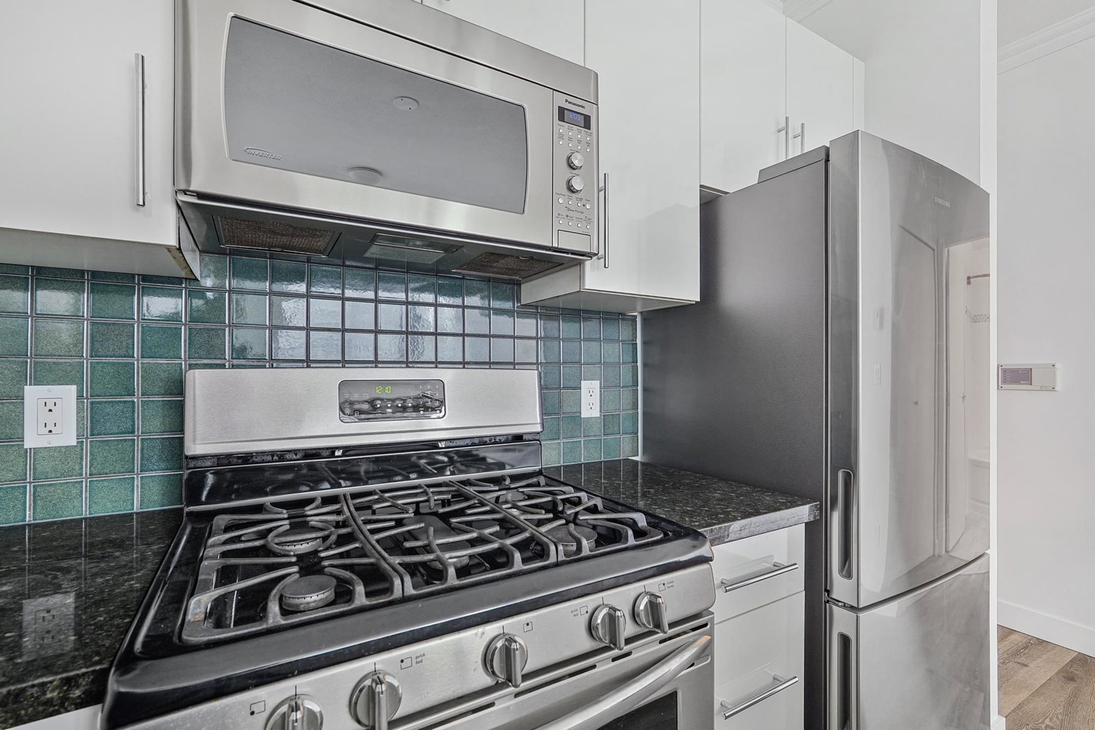 Listing Image 12