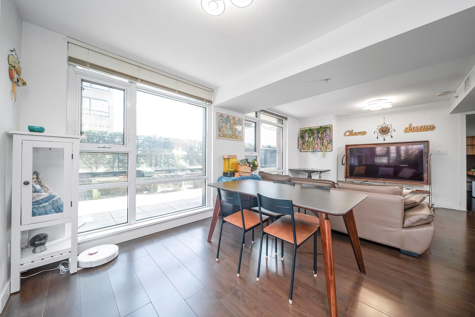 Listing Image 10