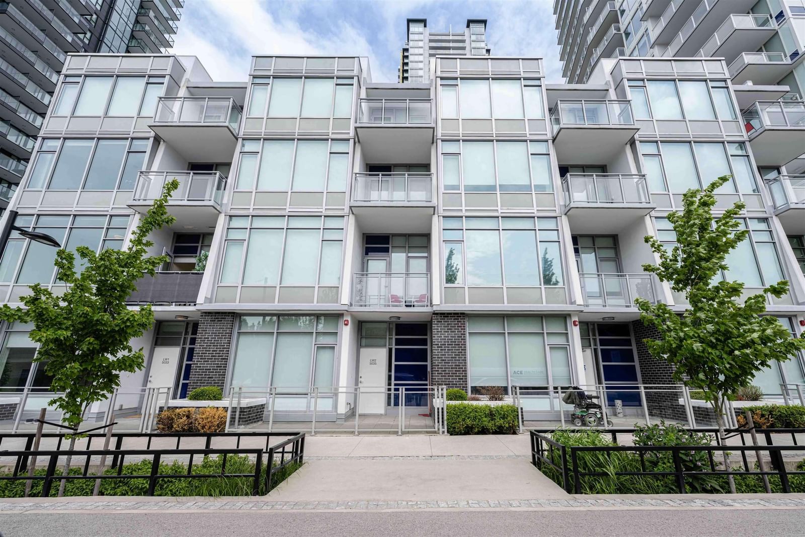 Listing Image 1