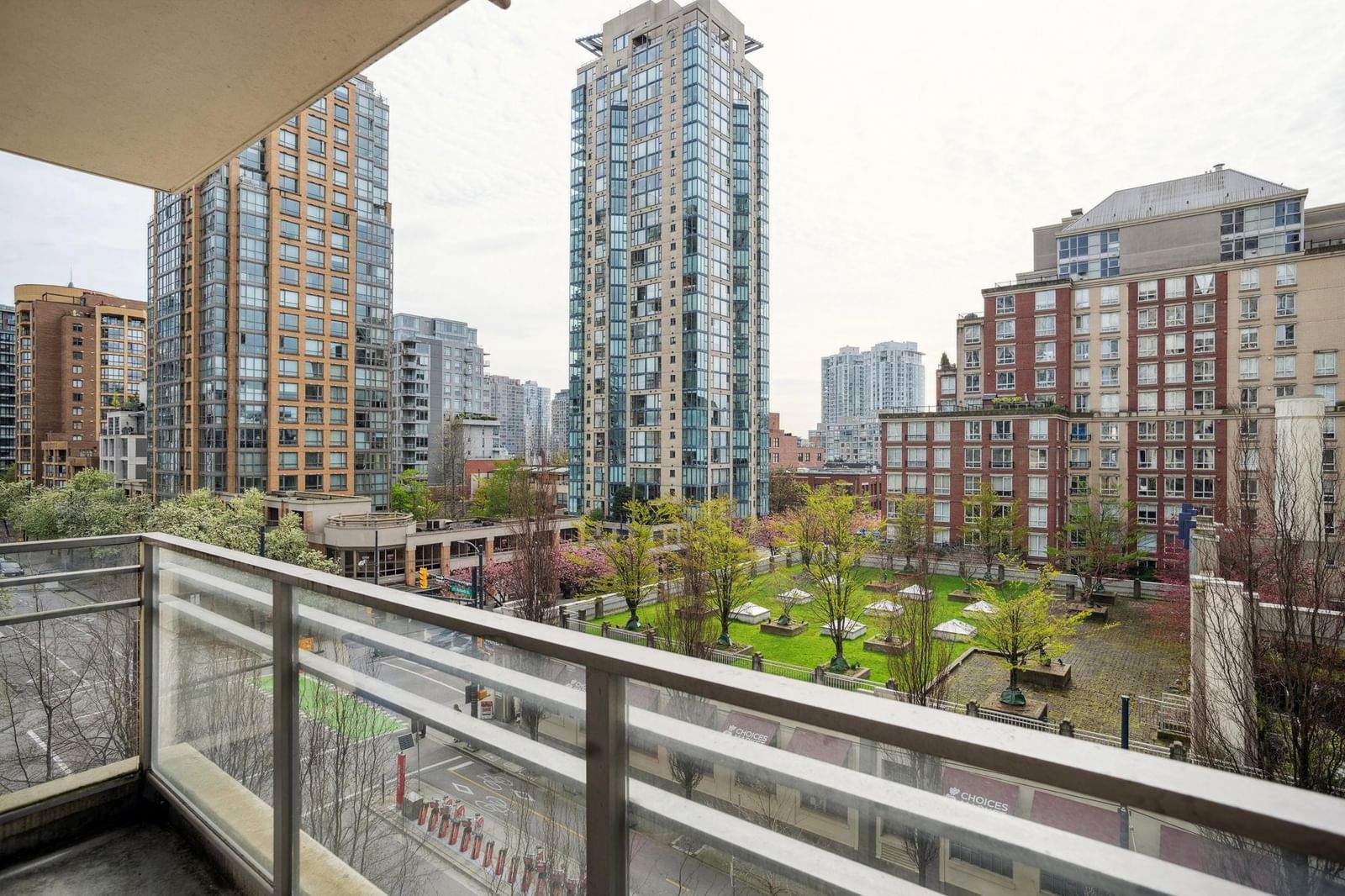 Listing Image 12