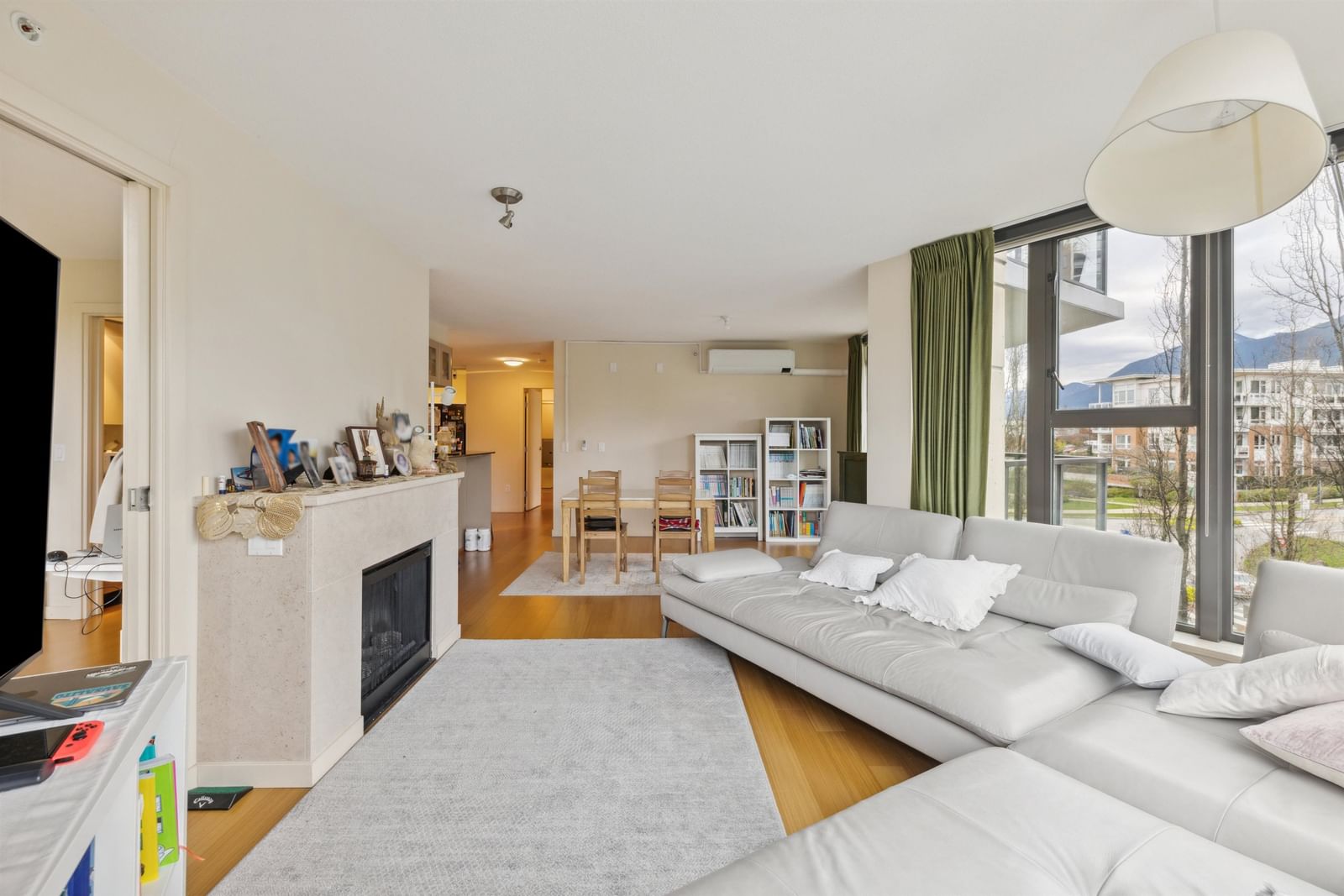 Listing Image 6
