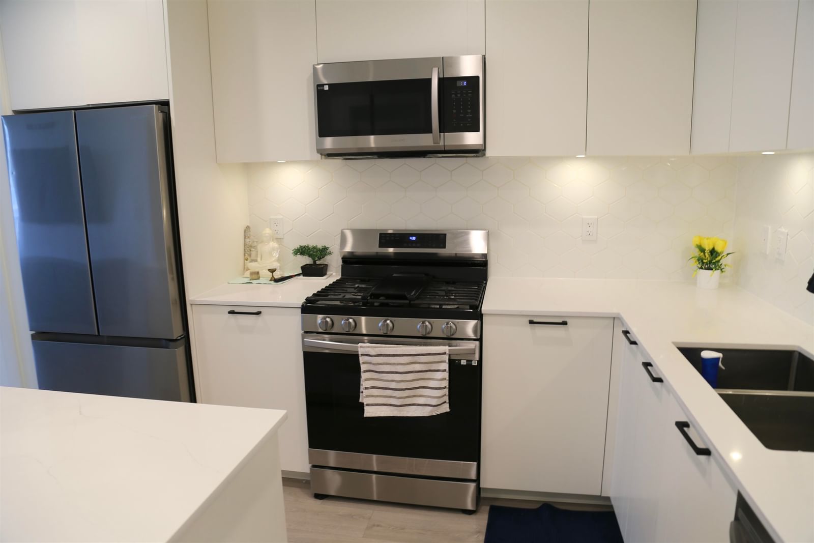 Listing Image 12