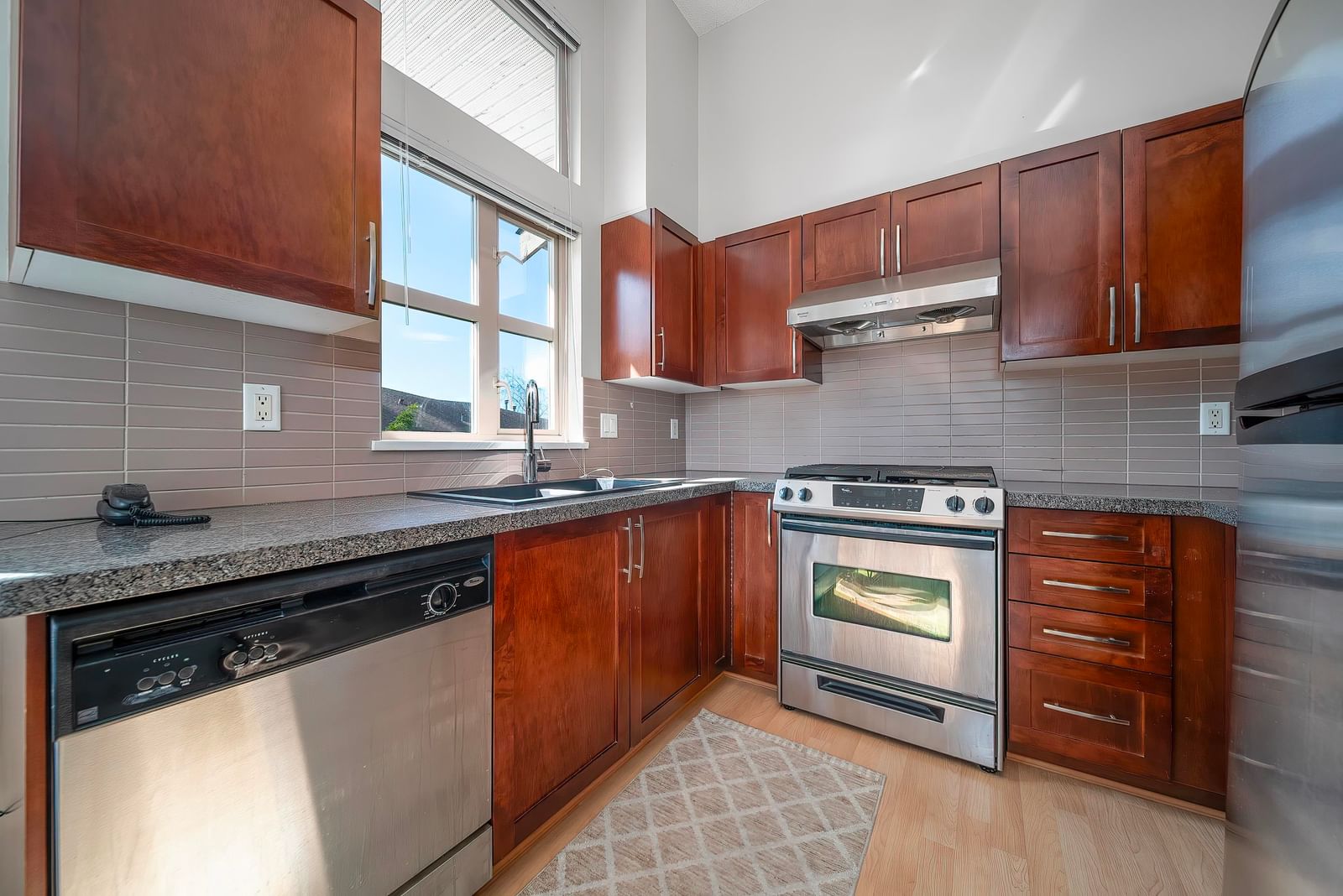 Listing Image 13