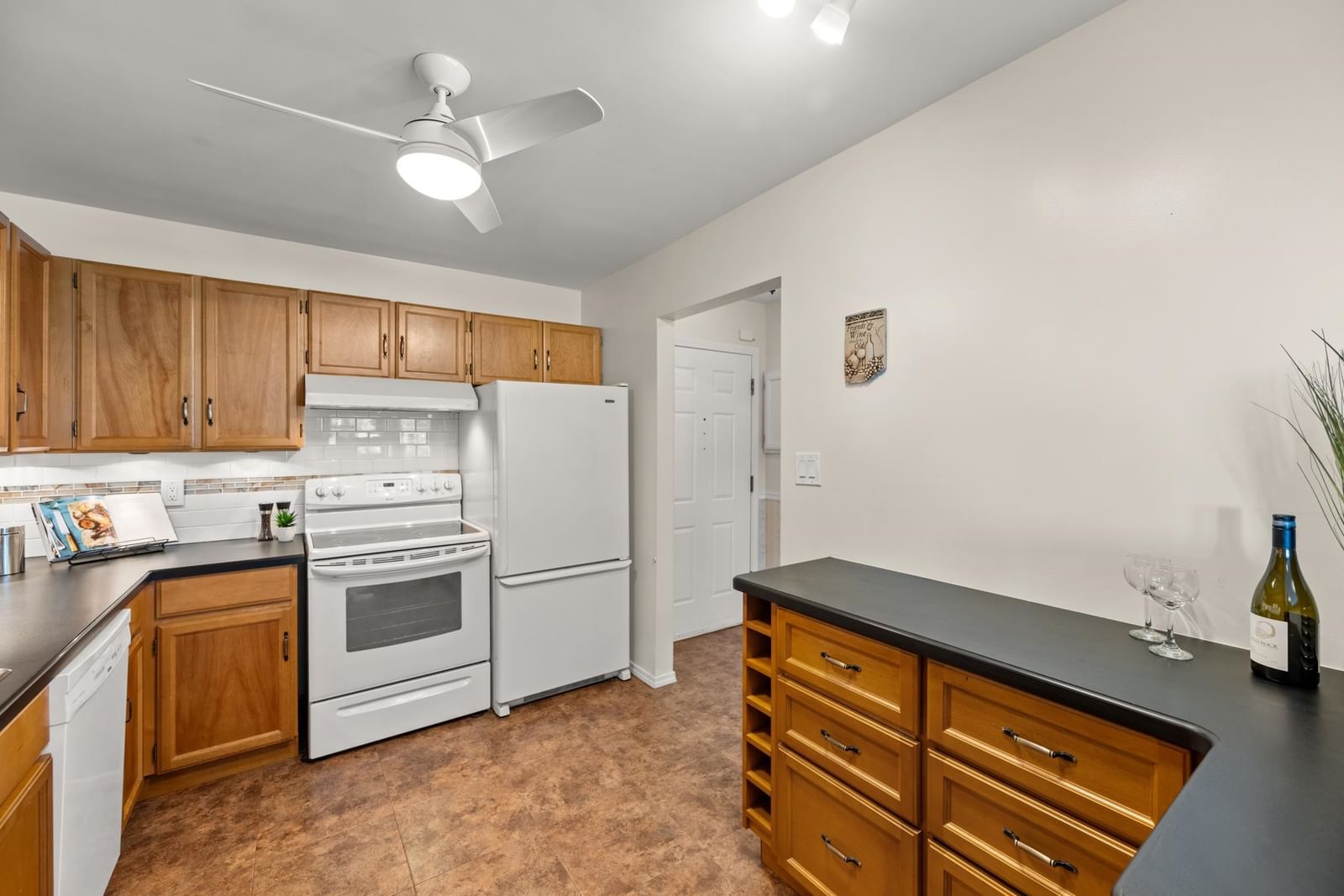 Listing Image 19