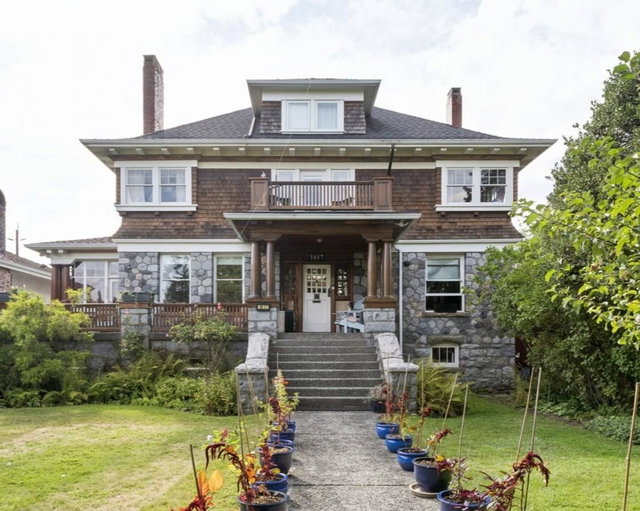 1617 Grand Boulevard W