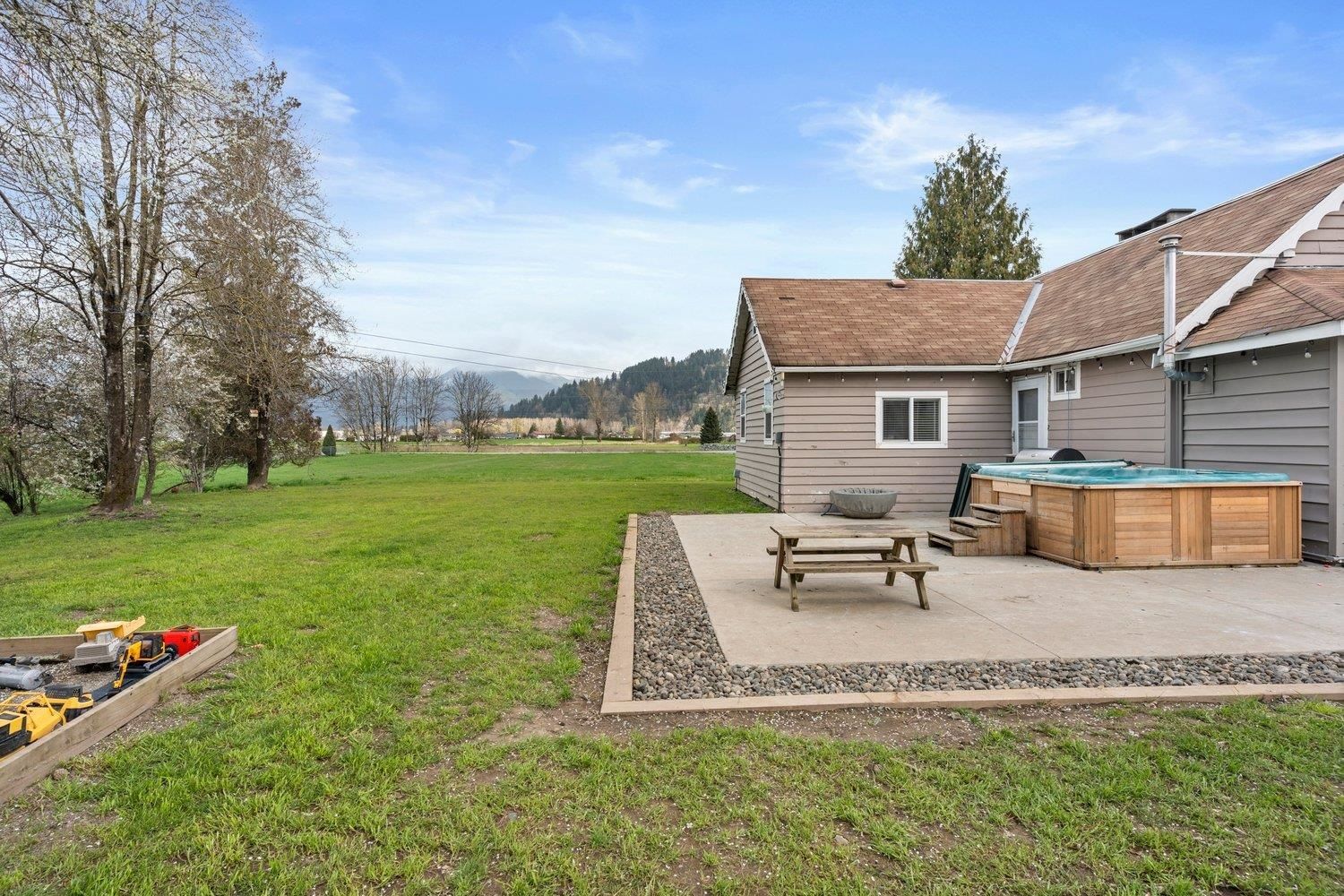 Listing Image 6