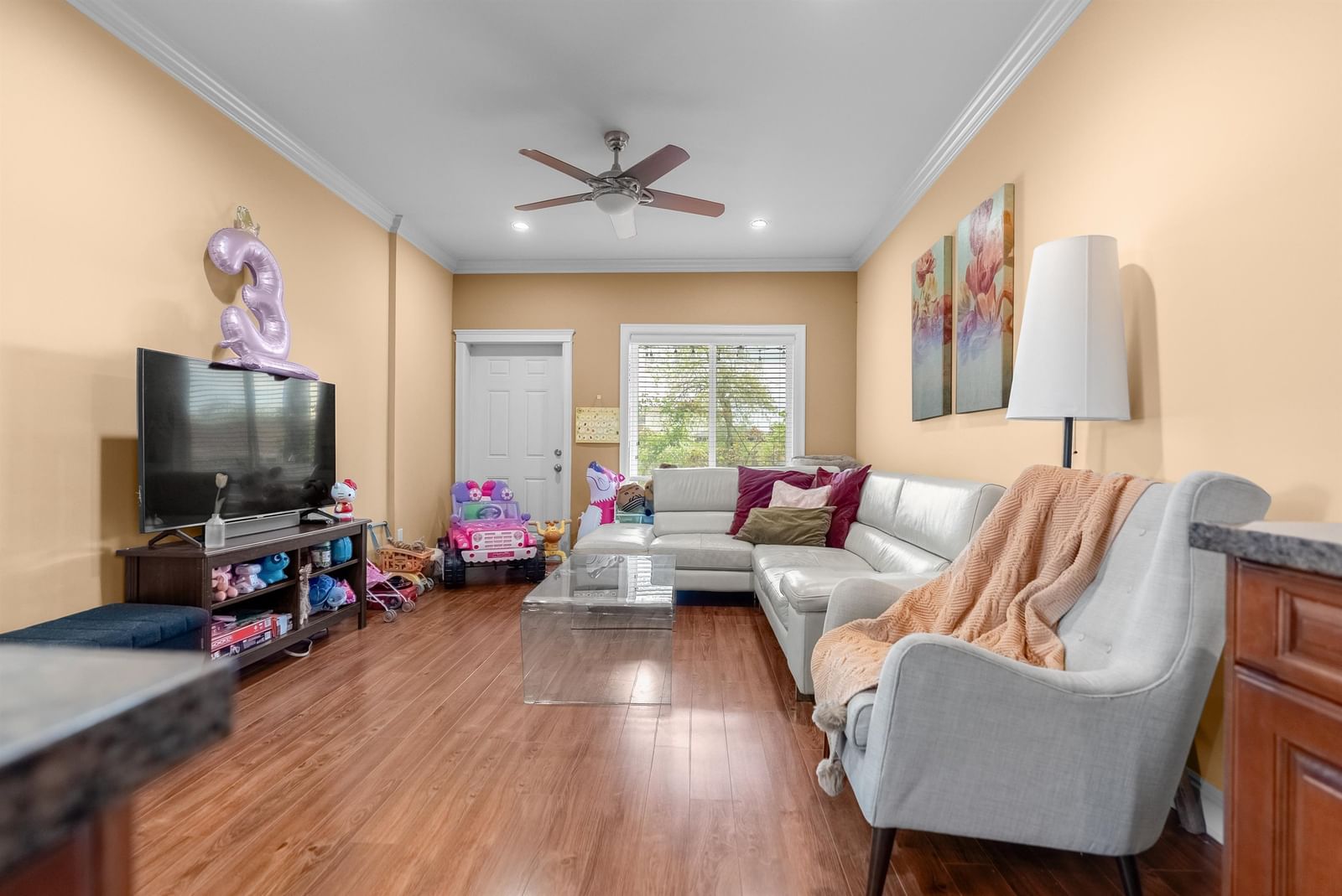 Listing Image 16