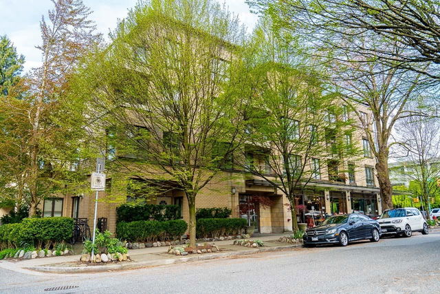 301 - 2015 Trafalgar Street