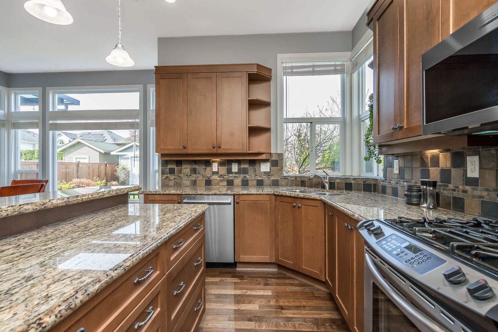 Listing Image 12