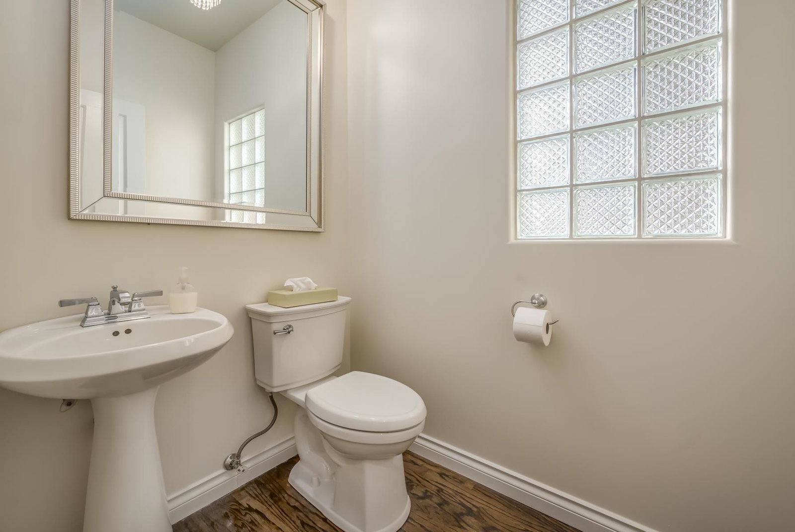 Listing Image 11