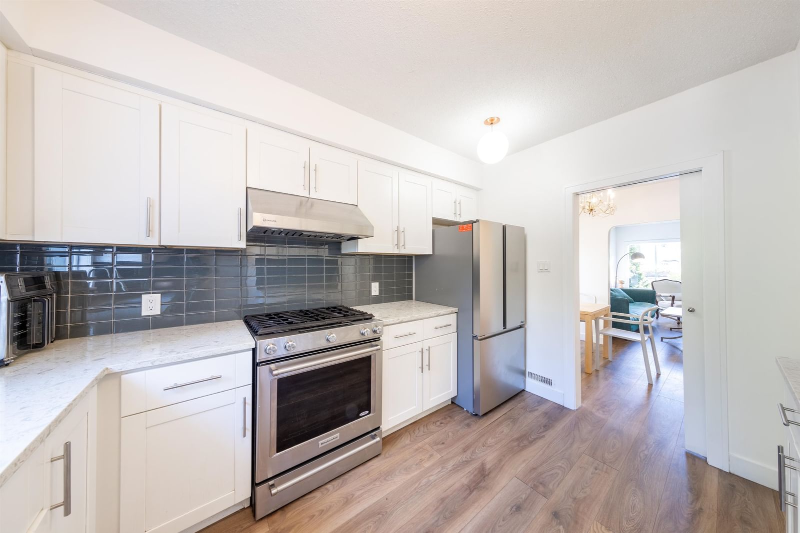 Listing Image 10