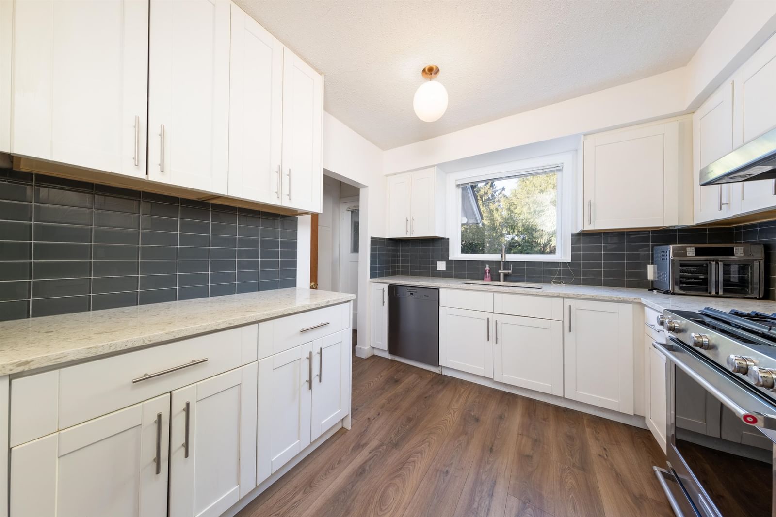 Listing Image 13